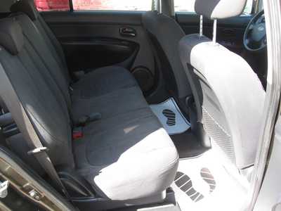 2009 Kia Rondo, $3595. Photo 9