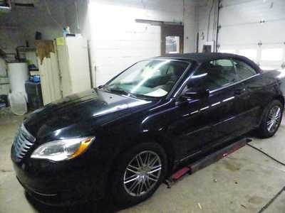 2014 Chrysler 200, $8995. Photo 2