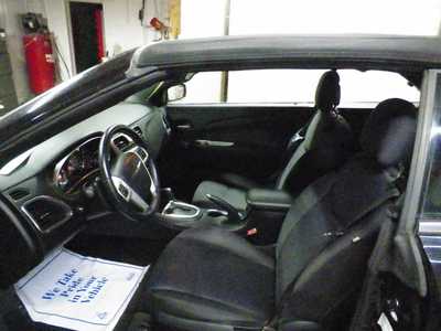 2014 Chrysler 200, $8995. Photo 3