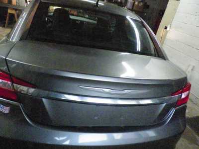 2013 Chrysler 200, $6495. Photo 5