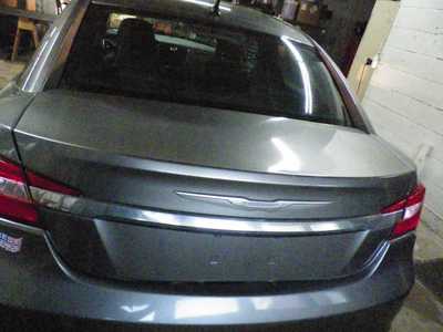 2013 Chrysler 200, $7995. Photo 5