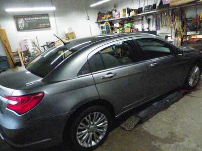 2013 Chrysler 200, $6495. Photo 7