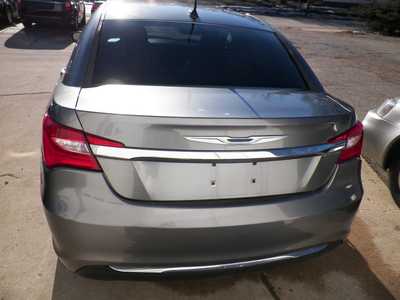 2012 Chrysler 200, $6595. Photo 5