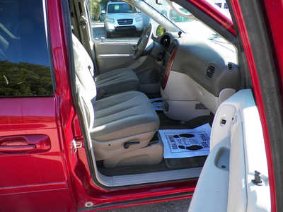 2005 Chrysler Town & Country, $3995. Photo 11