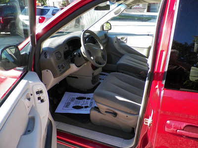 2005 Chrysler Town & Country, $3995. Photo 4