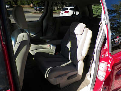2005 Chrysler Town & Country, $3995. Photo 5