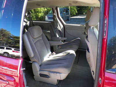 2005 Chrysler Town & Country, $3995. Photo 9