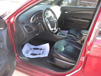 2014 Chrysler 200, $8998. Photo 5