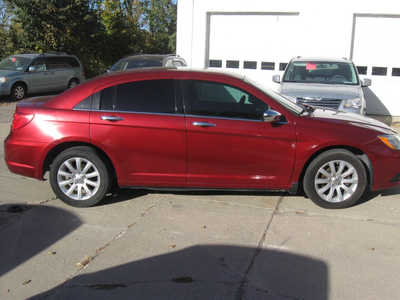 2014 Chrysler 200, $8998. Photo 9