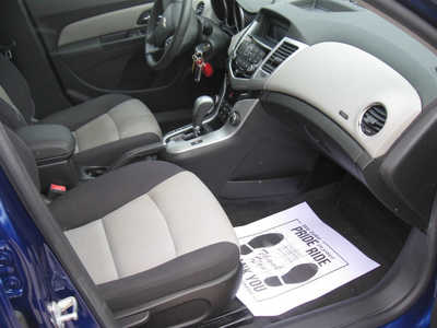 2013 Chevrolet Cruze, $7195. Photo 10