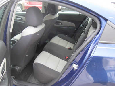 2013 Chevrolet Cruze, $7195. Photo 5