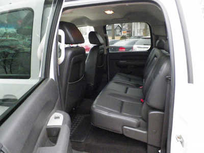 2009 GMC 1500 Crew Cab, $7995. Photo 4