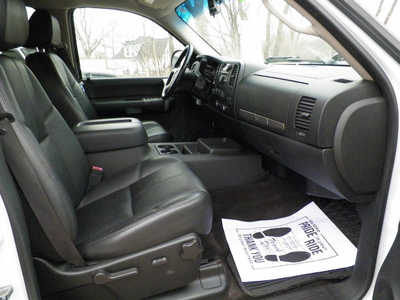 2009 GMC 1500 Crew Cab, $7995. Photo 9