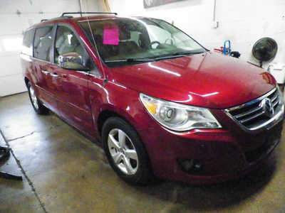 2012 Volkswagen Routan, $4995. Photo 11