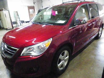 2012 Volkswagen Routan, $4995. Photo 2