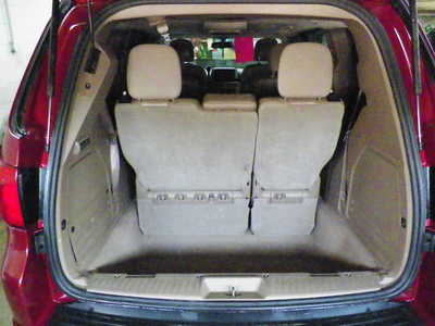 2012 Volkswagen Routan, $4995. Photo 6