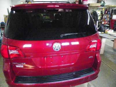 2012 Volkswagen Routan, $4995. Photo 7