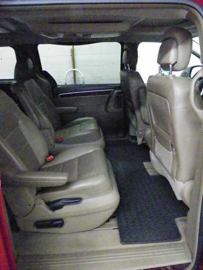 2012 Volkswagen Routan, $4995. Photo 9