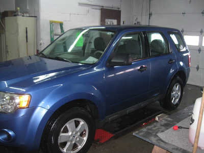 2009 Ford Escape, $6995. Photo 2