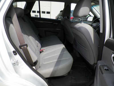 2011 Hyundai Santa Fe, $6995. Photo 9