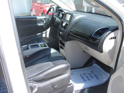 2013 Chrysler Town & Country, $5195. Photo 10