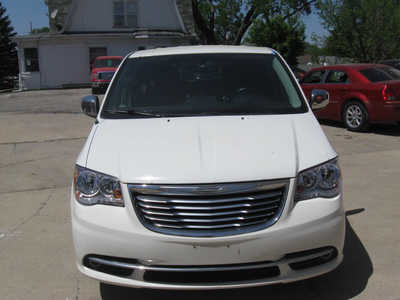 2013 Chrysler Town & Country, $5195. Photo 11