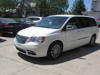2013 Chrysler Town & Country, $5195. Photo 2