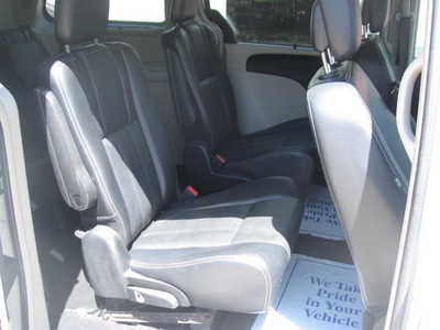 2013 Chrysler Town & Country, $5195. Photo 6