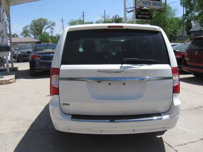 2013 Chrysler Town & Country, $5195. Photo 7