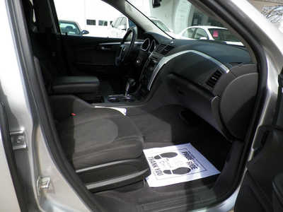 2010 Chevrolet Traverse, $4495. Photo 11