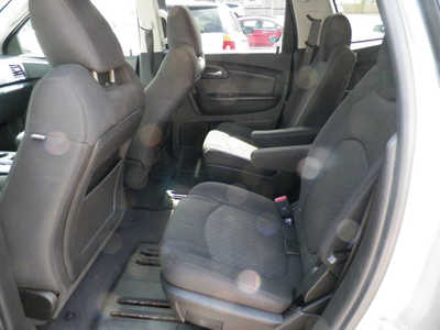 2010 Chevrolet Traverse, $4495. Photo 4