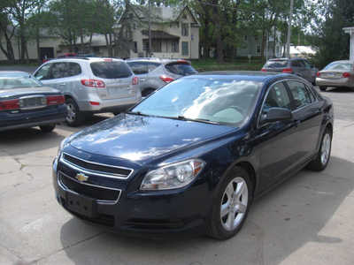 2011 Chevrolet Malibu, $6495. Photo 2