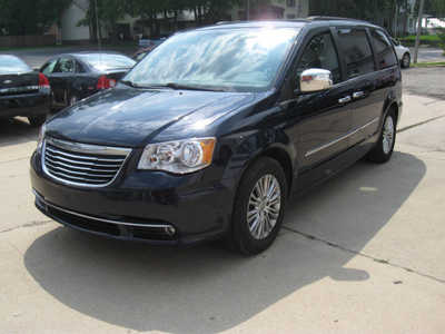 2013 Chrysler Town and, $7995. Photo 2