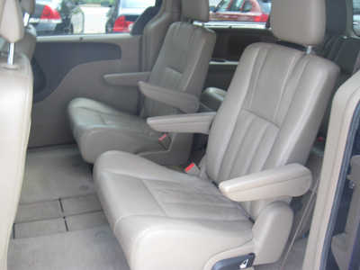 2013 Chrysler Town and, $7995. Photo 5