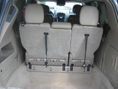 2013 Chrysler Town and, $7995. Photo 7