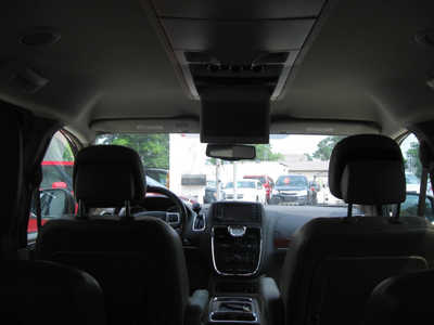 2013 Chrysler Town and, $7995. Photo 8