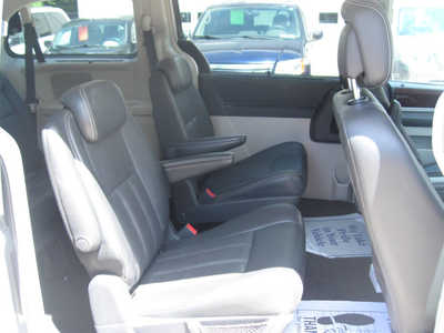 2010 Chrysler Town & Country, $4995. Photo 11