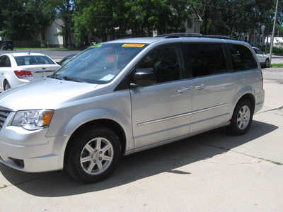2010 Chrysler Town & Country, $4995. Photo 2