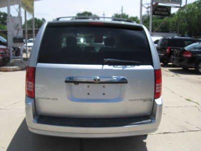 2010 Chrysler Town & Country, $4995. Photo 7