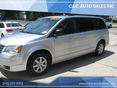 2010 Chrysler Town & Country, $4995. Photo 1