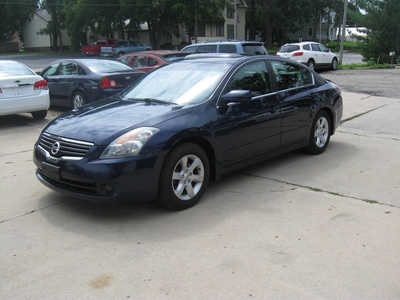 2009 Nissan Altima, $6995. Photo 2