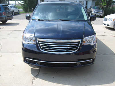 2016 Chrysler Town & Country, $8595. Photo 11