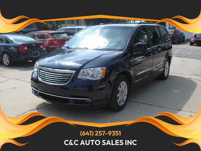 2016 Chrysler Town & Country, $8595. Photo 1