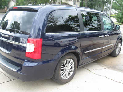 2013 Chrysler Town & Country, $6595. Photo 10