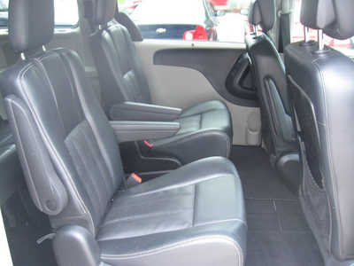 2013 Chrysler Town & Country, $6595. Photo 12