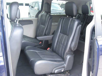 2013 Chrysler Town & Country, $6595. Photo 4