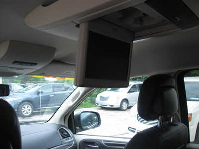 2013 Chrysler Town & Country, $6595. Photo 5