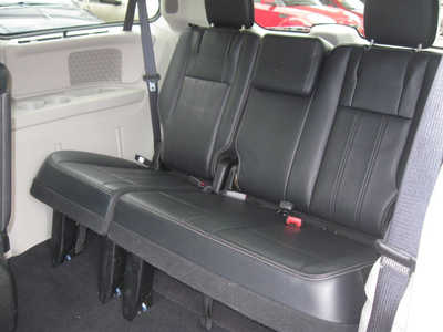 2013 Chrysler Town & Country, $6595. Photo 6
