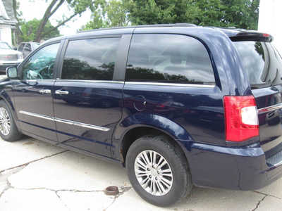 2013 Chrysler Town & Country, $6595. Photo 7