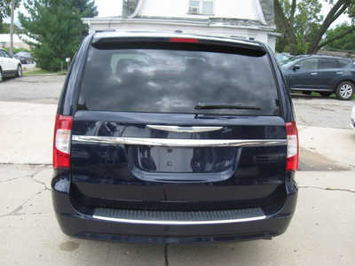 2013 Chrysler Town & Country, $6595. Photo 8